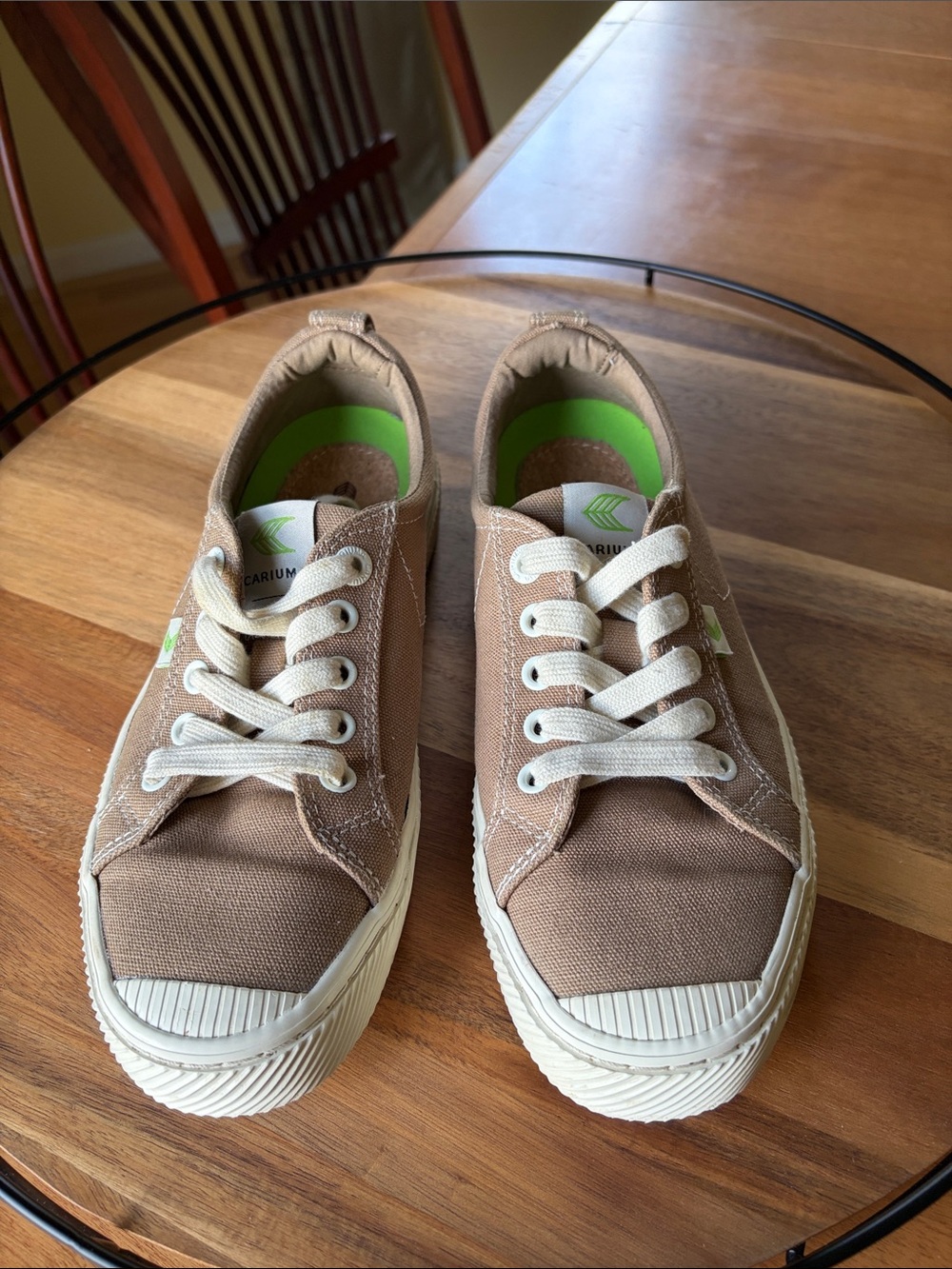 Cariuma OCA Low Burnt Sand Canvas Contrast Thread Sneaker W 7.5 / M 6